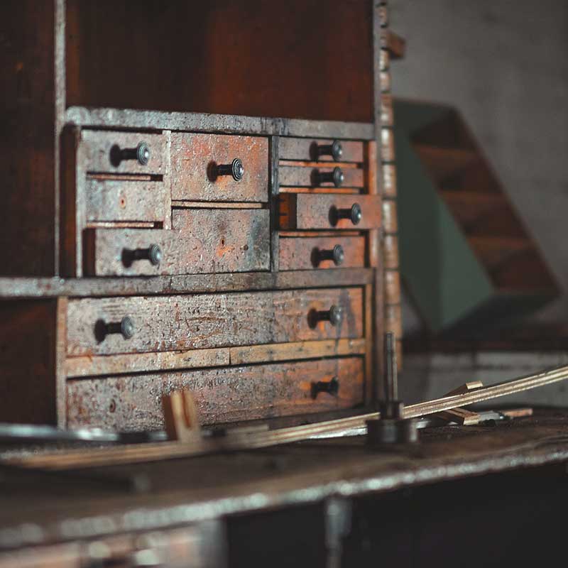 ¿Quieres restaurar un mueble antiguo? / Foto: Eric Parks