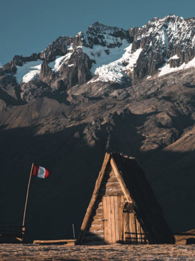 Cabañas en Perú:  Mountain 
View Experience. Arquitectura inspirada en chozas de cosecha en el mundo del cultivo ancestral de los incas.